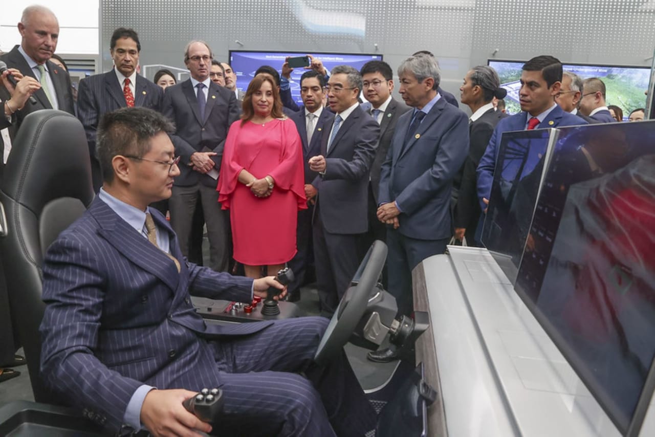 Perú busca acuerdo en China para sustituir unidades de transporte público por vehículos eléctricos