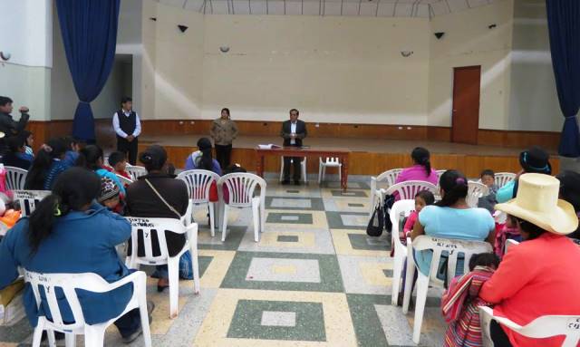 Autoridades ediles de Yungay y beneficiarias de Vaso de Leche coordinan trabajo