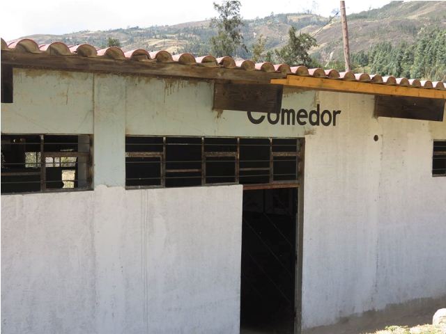 Yungay: entregan alimentos a colegio con jornada escolar completa