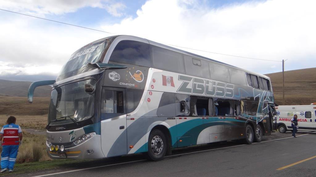 5 heridos tras choque de tráiler contra  ómnibus de empresa Z Bus 